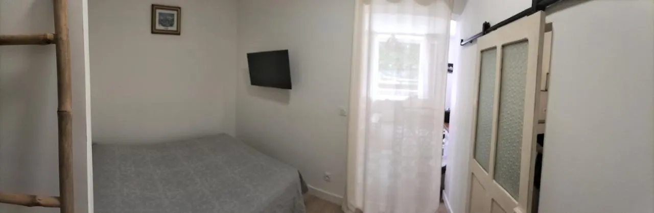 Joli Logement Centre Ville Avec Clim Orange  0*, Orange (Vaucluse) France